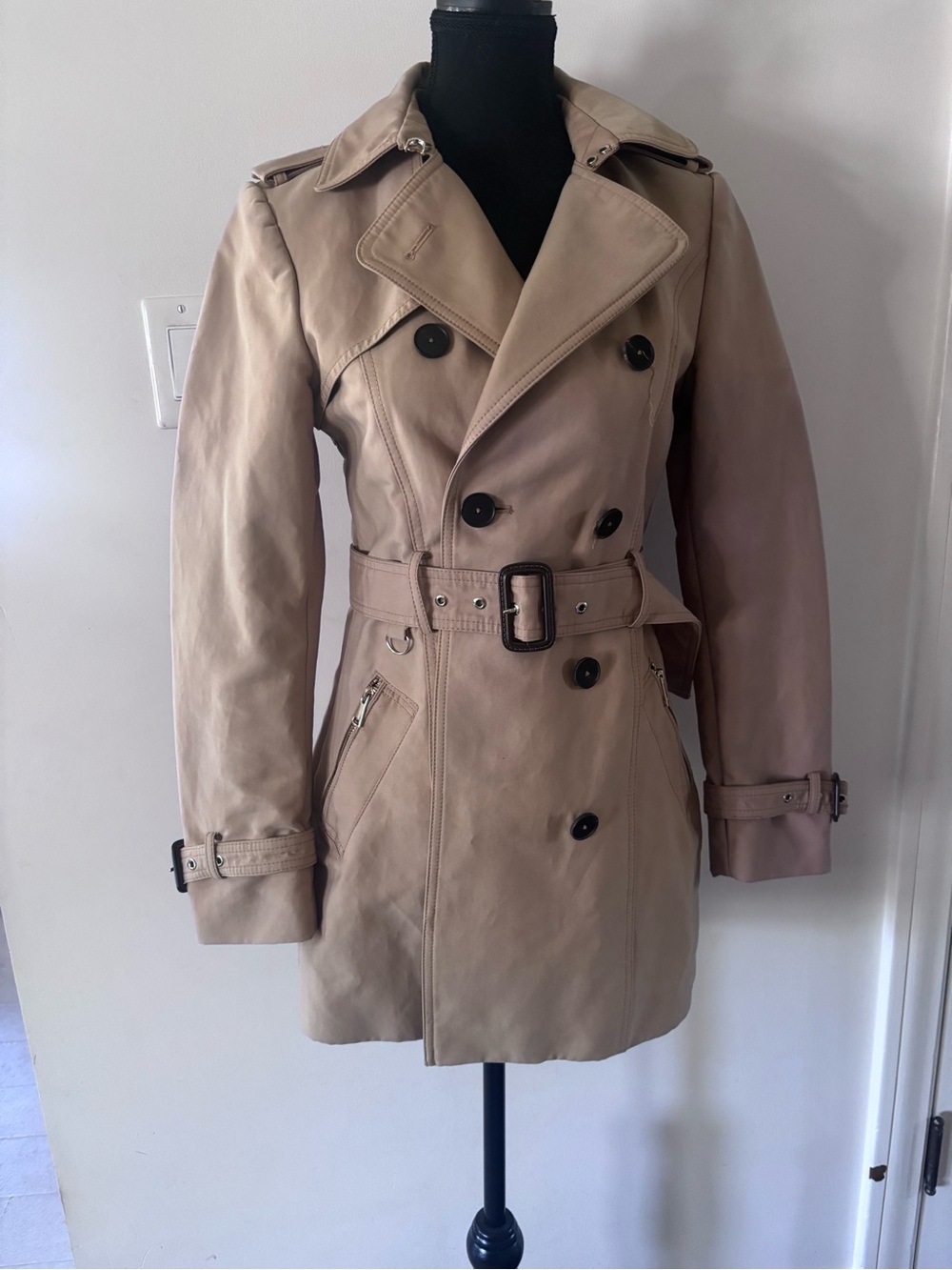 Classic Double-Breasted Women's ZaraTrench Coat in Beige